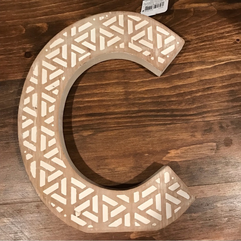 ▪️Whitewashed Letter “C” Decor - Picture 1 of 6